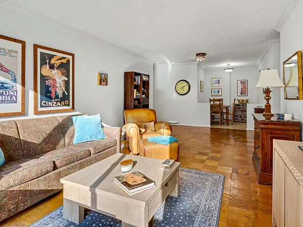 2025 Broadway Front 2A, New York, NY 10023