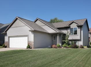 3581 Clarey Dr SW, Wyoming, MI 49418