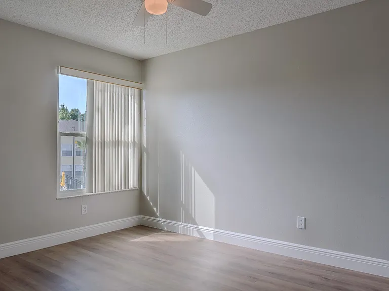 5004 Laguna Bay Cir #48 — Photo 23