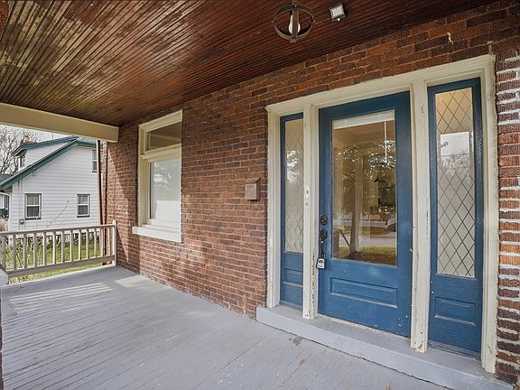 4th image of 5805 Woodmont Ave