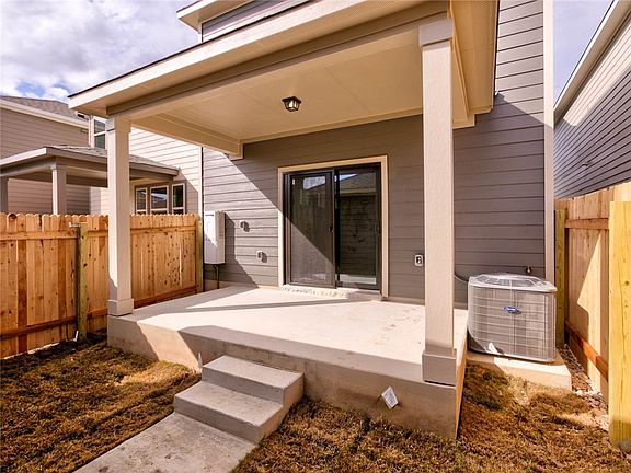 5th image of 1728 Yaupon Grove Ln