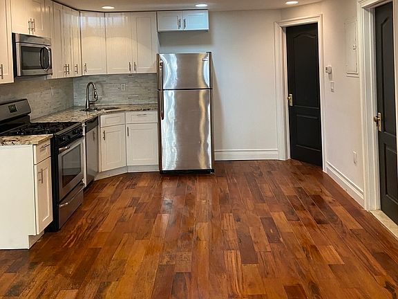 4th image of 412 Chauncey St #1