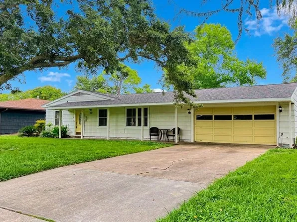 321 20th Ave N, Texas City, TX 77590