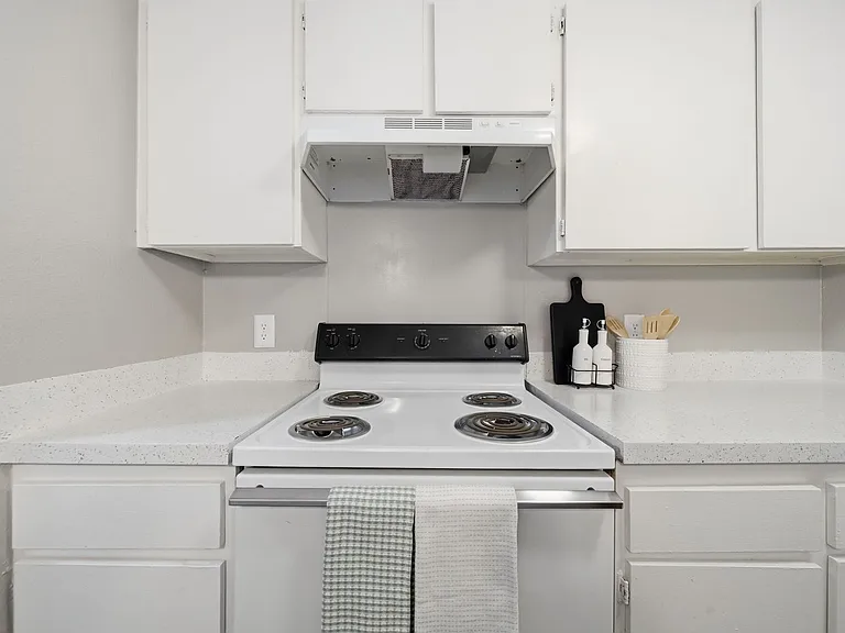 Cedar Park Apartments — Photo 40