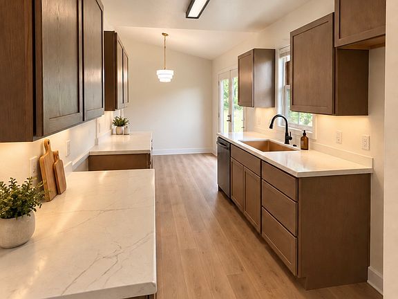 2nd image of 3819 Cambridge Pl