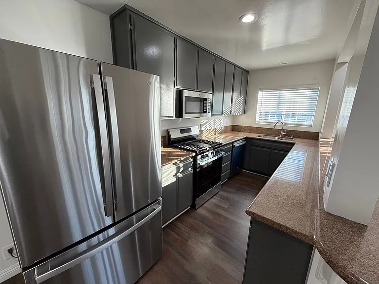 1106 Harrison Ave — Photo 2