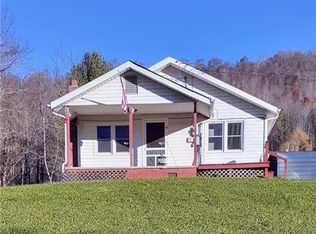 204 Sandy Way, Burnsville, NC 28714