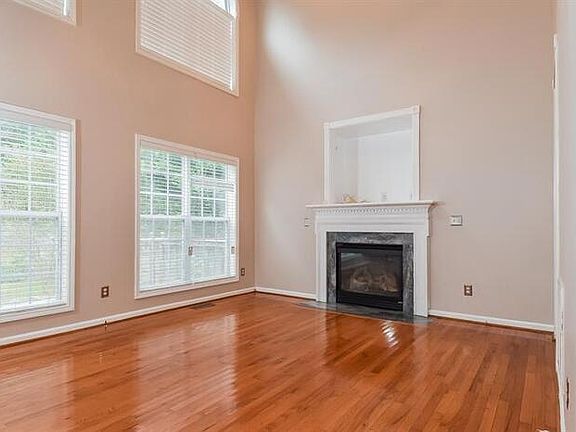 3rd image of 3219 Cherrydale Dr