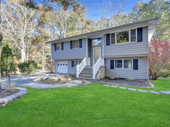 1 Halsey Manor Road, Manorville, NY 11949