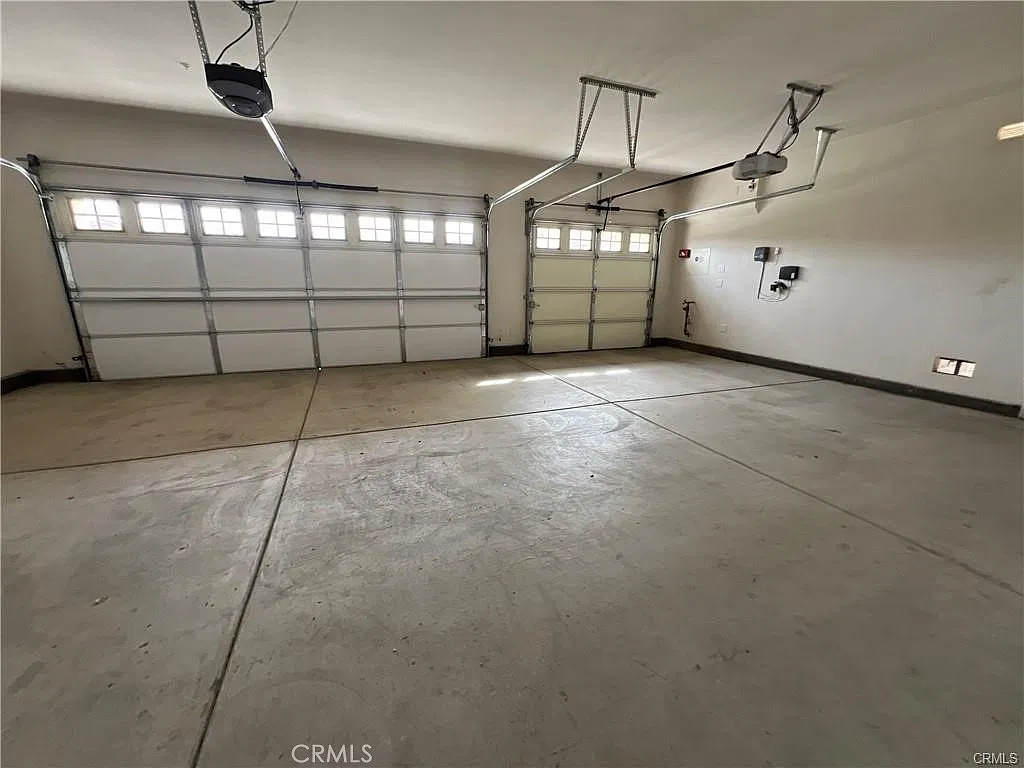 4 bed, 2955 sqft, $4,500 — Photo 2