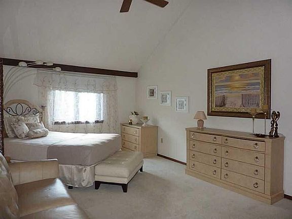 5th image of 9082 Meadow Oaks Dr