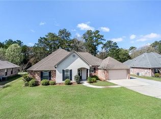 242 Calumet Dr, Madisonville, LA 70447