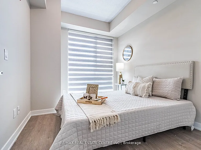 5240 Dundas St #B314 — Photo 12