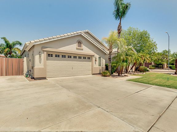 3rd image of 8004 W Clara Ln
