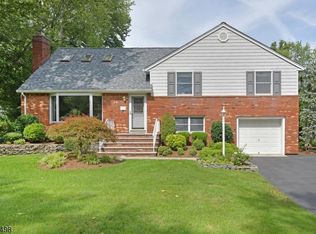 39 Canterbury Dr, Ramsey, NJ 07446