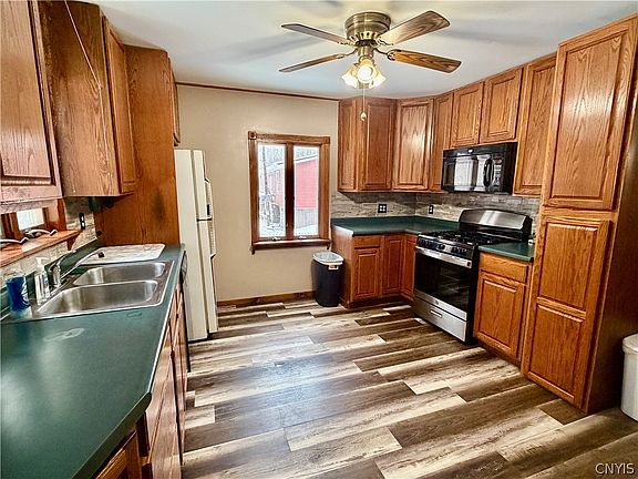 5th image of 9140 Skinner Rd