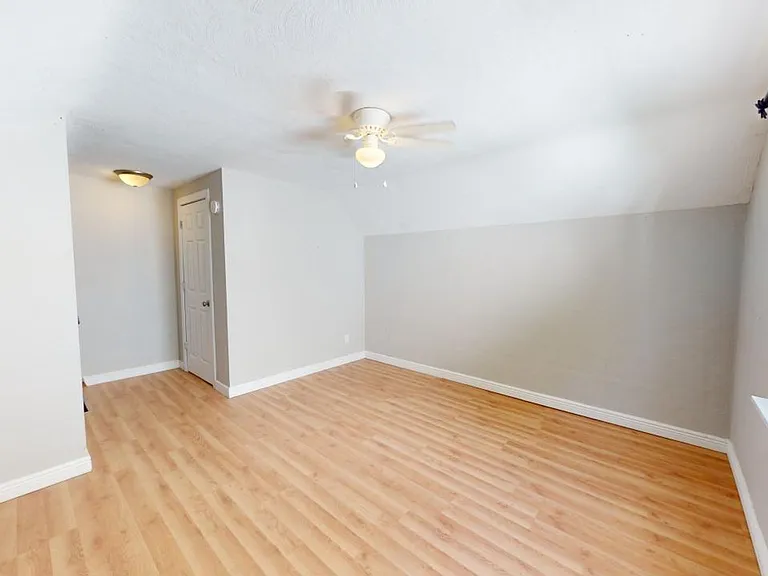 388 S Powell Ave — Photo 16