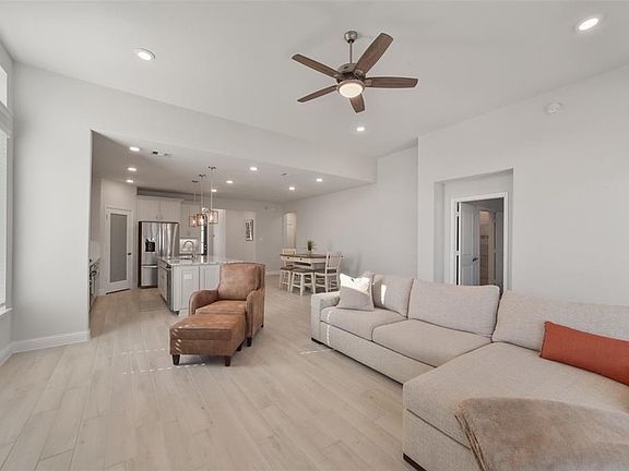 4th image of 6302 Loquat Grove Court