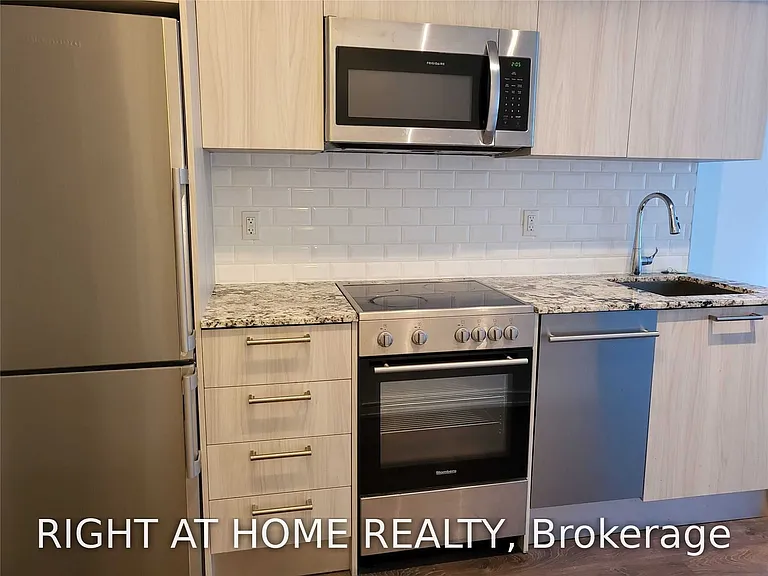 28 Wellesley St E #207 — Photo 2