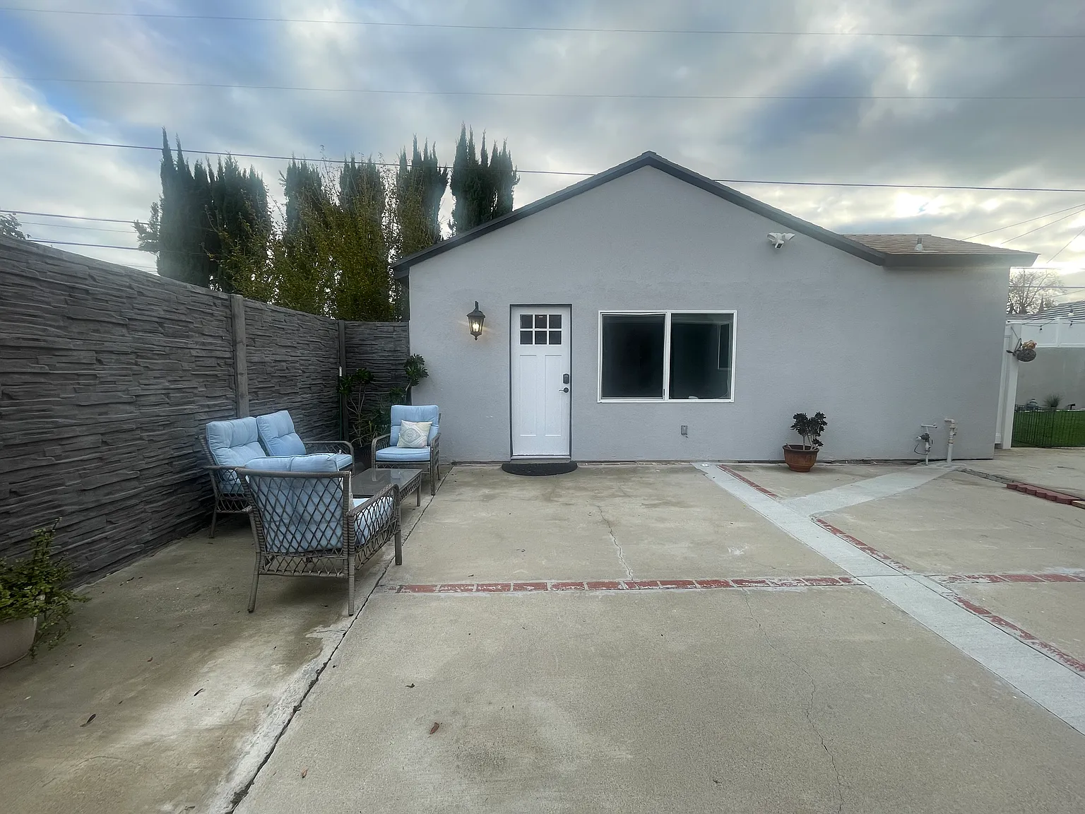 19542 Hamlin St — Photo 2