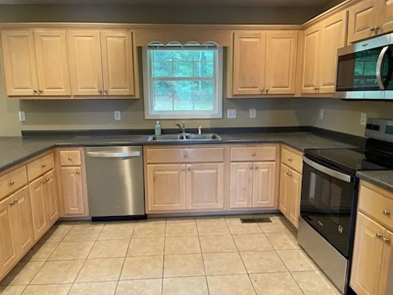 1625 Farmington Dr — Photo 4