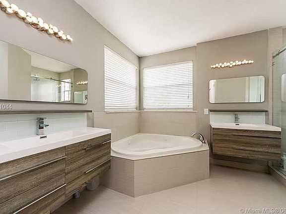5th image of 4683 NW 112th Ct