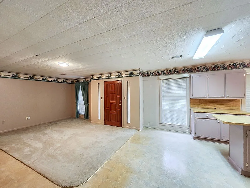 3 bed, 1.5 bath, 1620 sqft, $1,350 — Photo 4