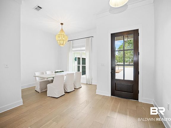 3rd image of 4613 Surry Ln