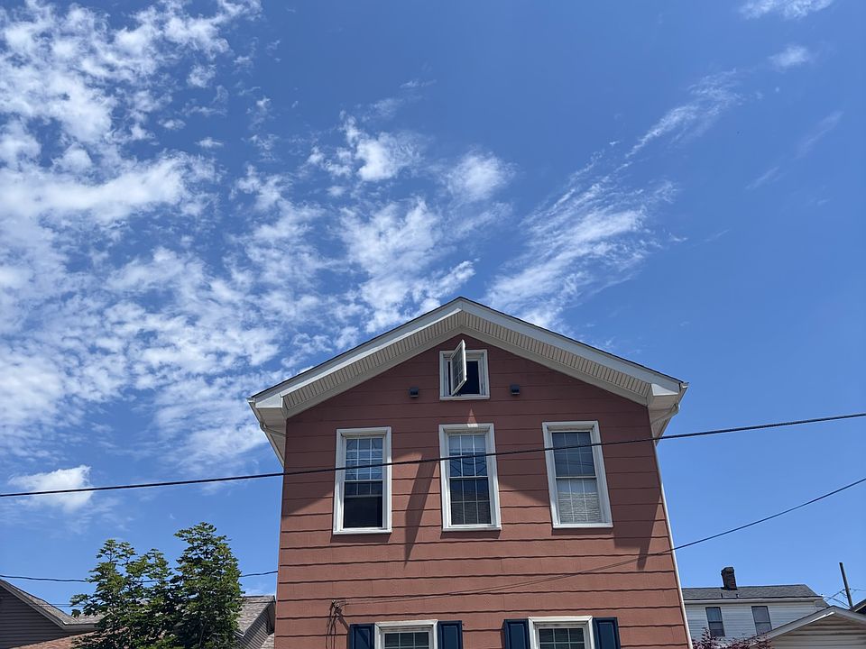 Front of 303 Oak