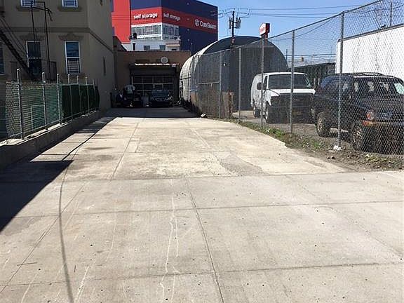 5th image of 3069-3071 Cropsey Ave