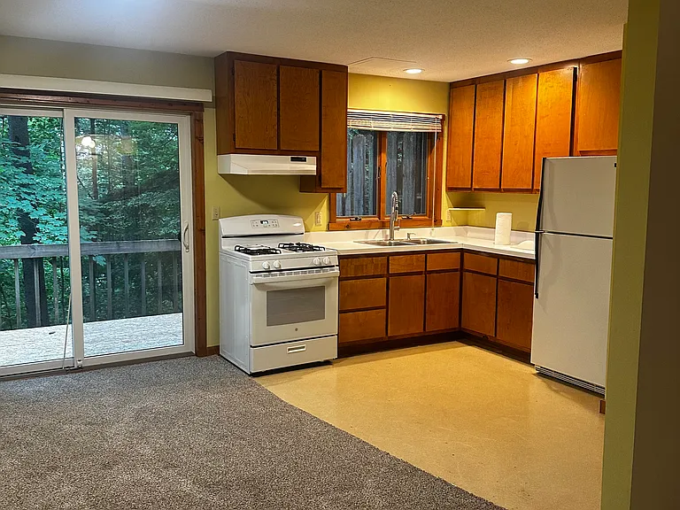 19 Edgewood Ln #17A — Photo 13