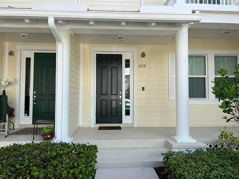 3228 S Caroline Dr — Photo 1