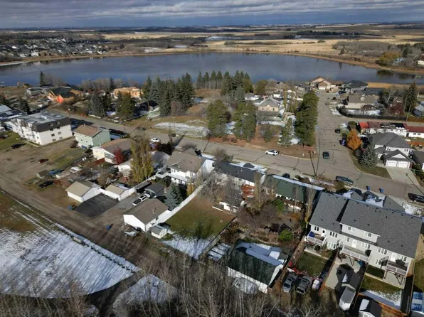 5051 NE 56th St, Innisfail, AB T4G 1R3