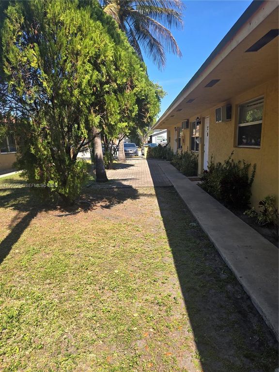 208 SW 1st Ct, photo 2