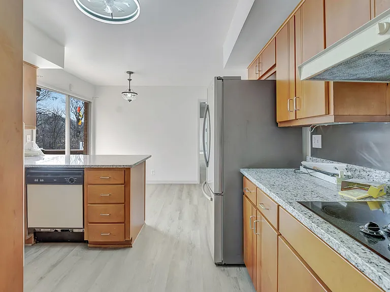 6469 Fleetwood Dr — Photo 9