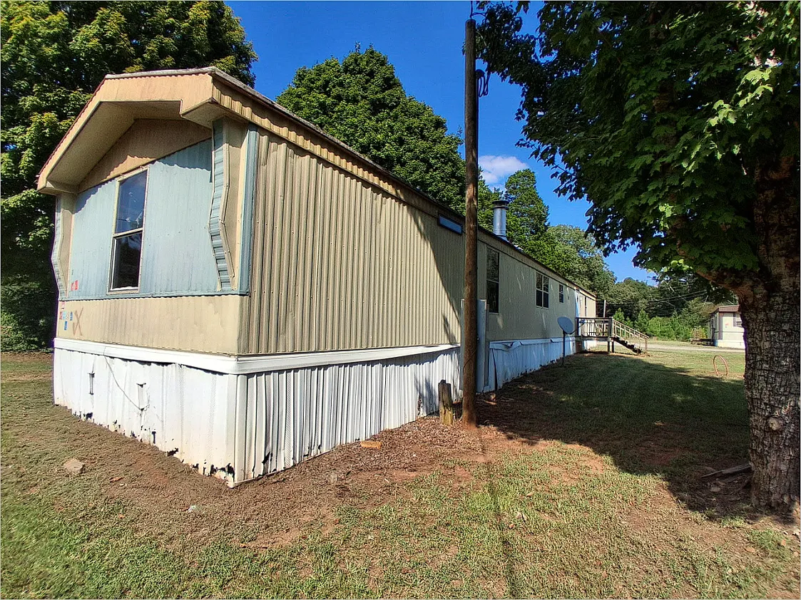 3 bed, $950 — Photo 2