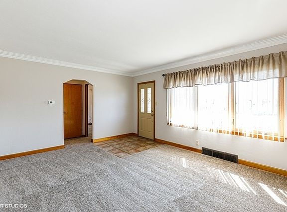 4th image of 969 Hirsch Blvd
