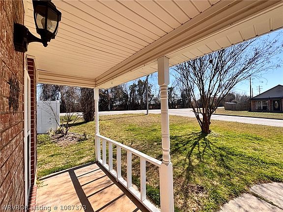 4th image of 3919 Wellington Ct