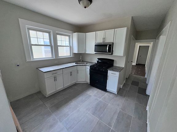 4th image of 1043 Jefferson Ave #A