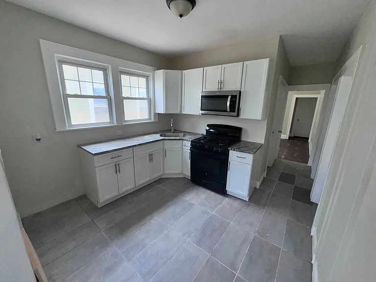 1043 Jefferson Ave #A — Photo 4