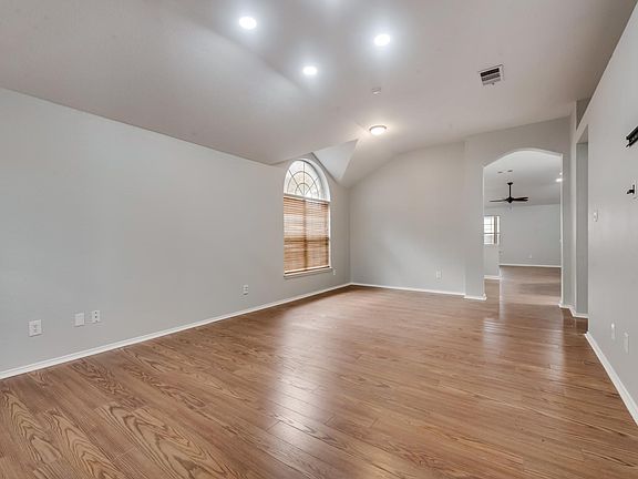 3rd image of 3551 Briargrove Ln