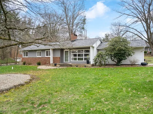 3908 Greenfield Rd, Uniontown, OH 44685