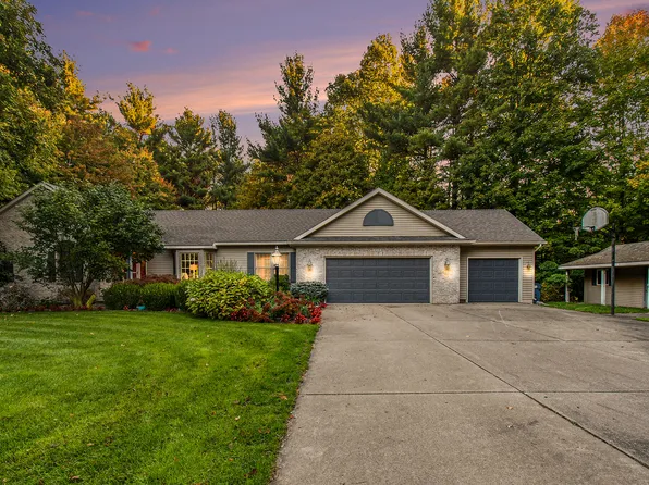 4510 James Dr SW, Grandville, MI 49418