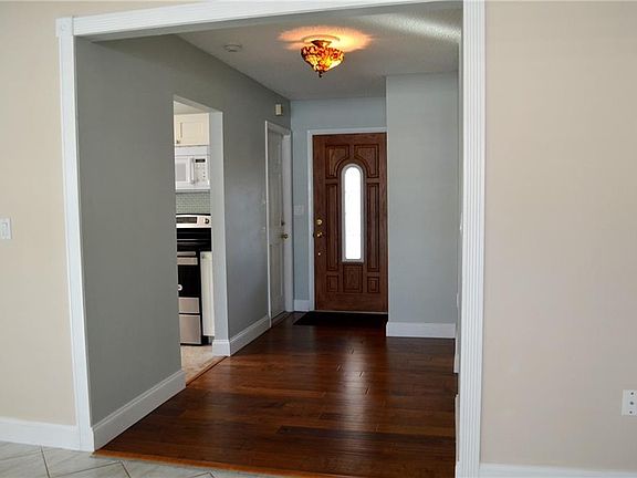 4th image of 7309 Alderwood Dr