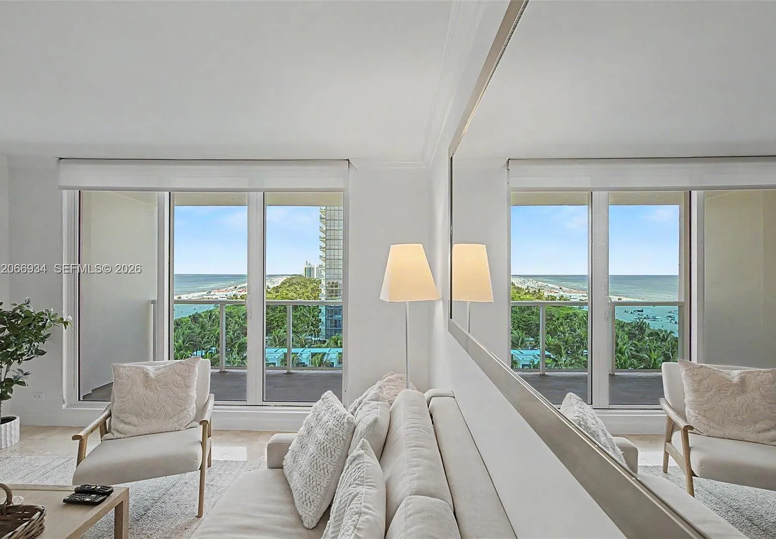 Roney Palace — Photo 1