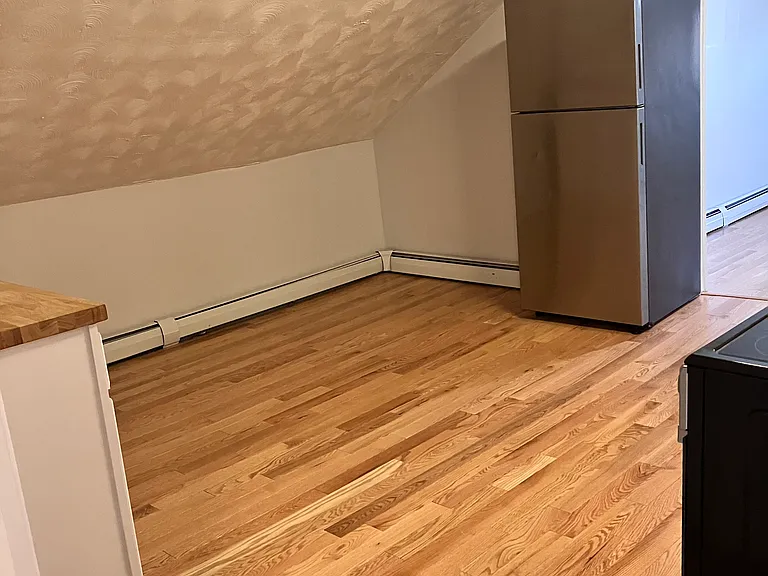 142 W Clifford St #3 — Photo 7