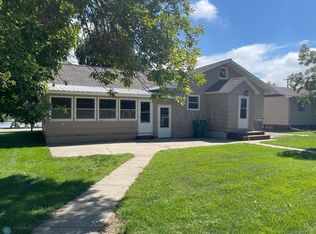 651 6th St SW, Forman, ND 58032