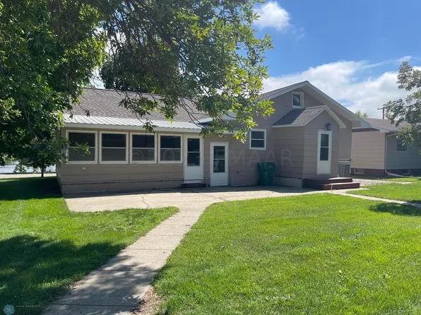 651 6th St SW, Forman, ND 58032