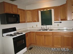 4th image of 1021 Emerson Ave