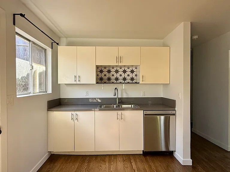 4123 Van Horne Ave — Photo 9